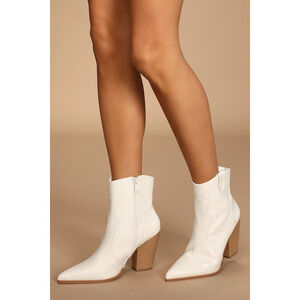 Lulus Oscar White Crocodile-embossed Pointed-toe Booties - Size 9